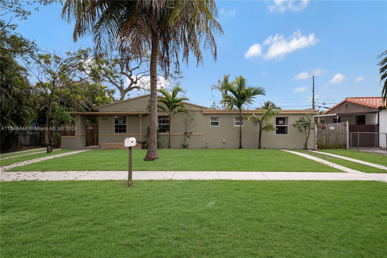 7370 SW 37th St  For Sale A11548446, FL