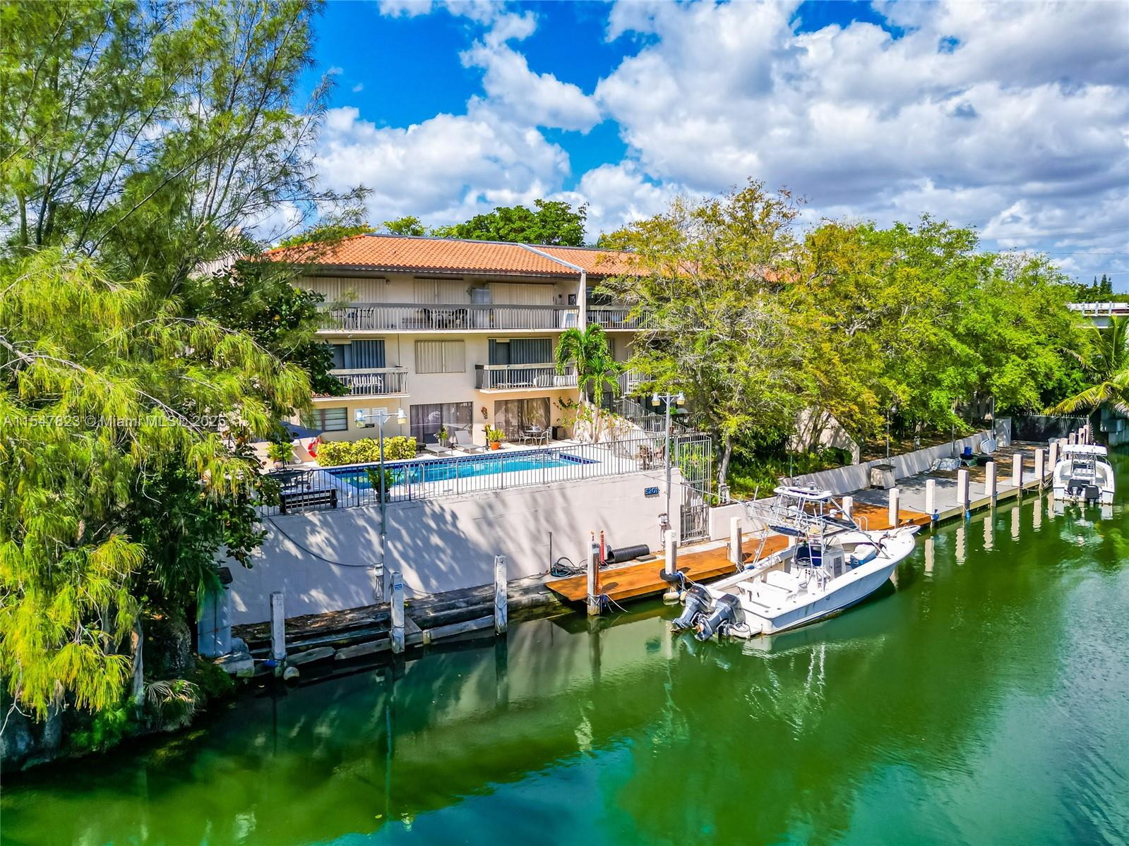 5201 Orduna Dr 5, Coral Gables, Florida 33146, 2 Bedrooms Bedrooms, ,2 BathroomsBathrooms,Residential,For Sale,5201 Orduna Dr 5,A11547823
