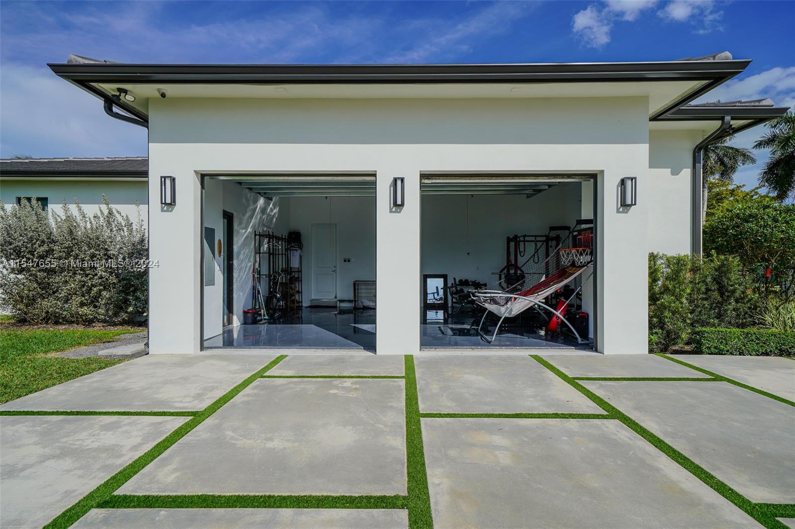 700 SF 2-car garage