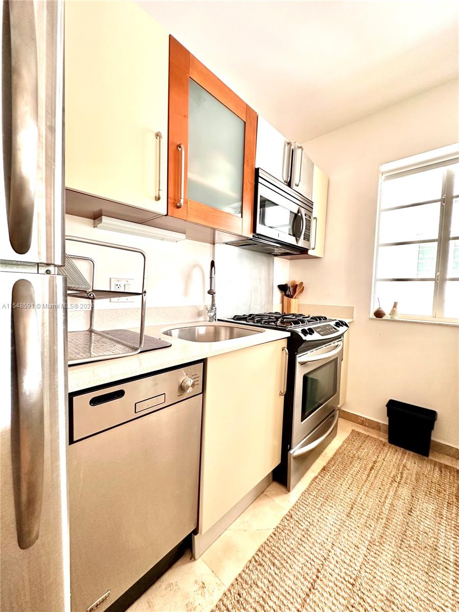 3915 Meridian Ave, Miami Beach, FL, 33140 United States, 1 Bedroom Bedrooms, ,1 BathroomBathrooms,Residential,For Sale,Meridian Ave,A11548591