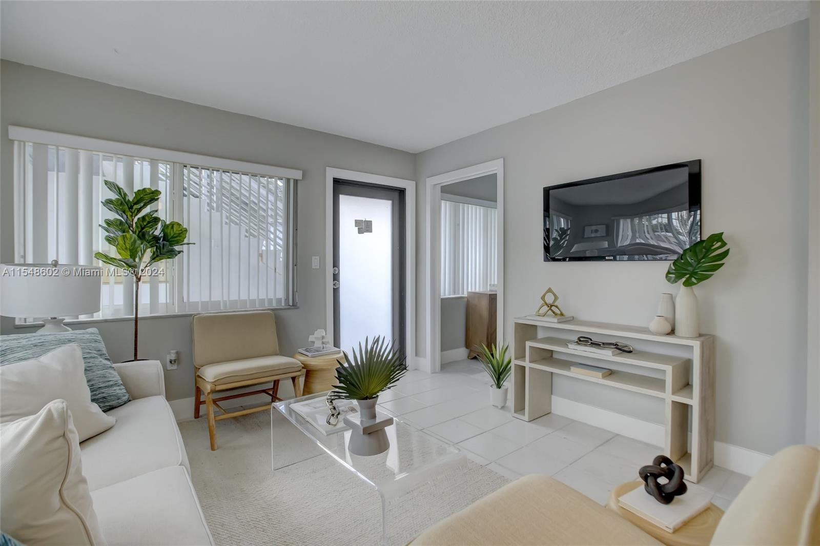335 SW 20th St 7, Fort Lauderdale, Florida 33315, 2 Bedrooms Bedrooms, ,1 BathroomBathrooms,Residentiallease,For Rent,335 SW 20th St 7,A11548602