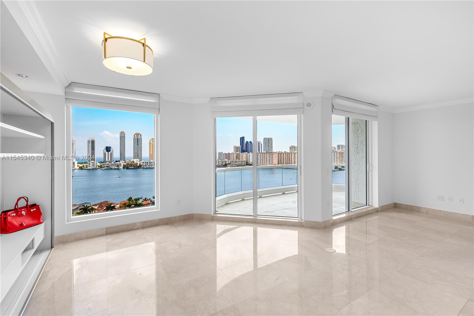 6000 Island Blvd, Aventura, FL, 33160 United States, 3 Bedrooms Bedrooms, ,2 BathroomsBathrooms,Residential,For Sale,Island Blvd,A11545340