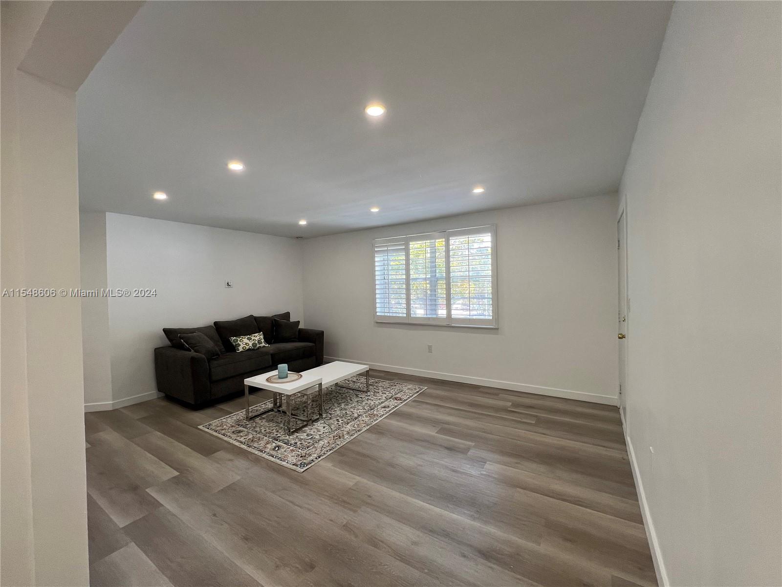 7885 SW 57th Ave 36D, South Miami, Florida 33143, 1 Bedroom Bedrooms, ,1 BathroomBathrooms,Residentiallease,For Rent,7885 SW 57th Ave 36D,A11548606