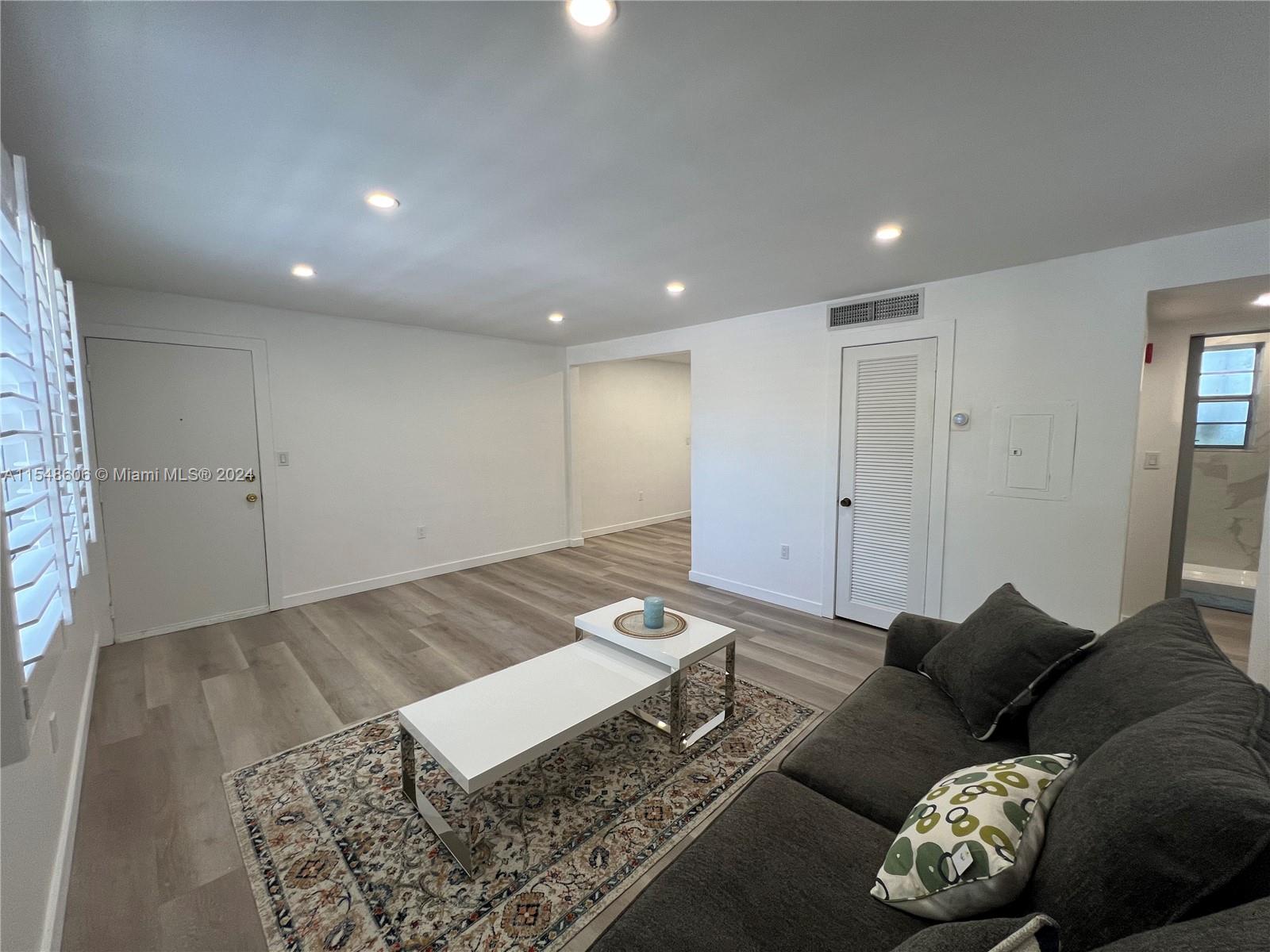 7885 SW 57th Ave 36D, South Miami, Florida 33143, 1 Bedroom Bedrooms, ,1 BathroomBathrooms,Residentiallease,For Rent,7885 SW 57th Ave 36D,A11548606