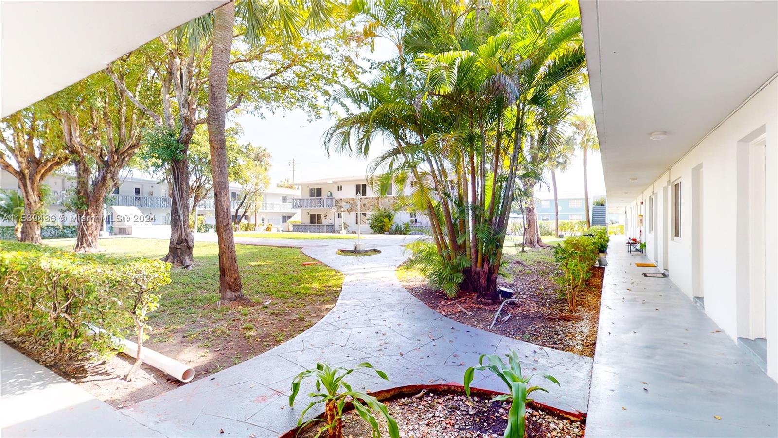 890 45 AV, Miami, FL, 33126 United States, 1 Bedroom Bedrooms, ,1 BathroomBathrooms,Residential,For Sale,45 AV,A11539436