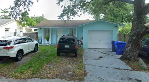 6121 Hayes St, Hollywood, FL 33024