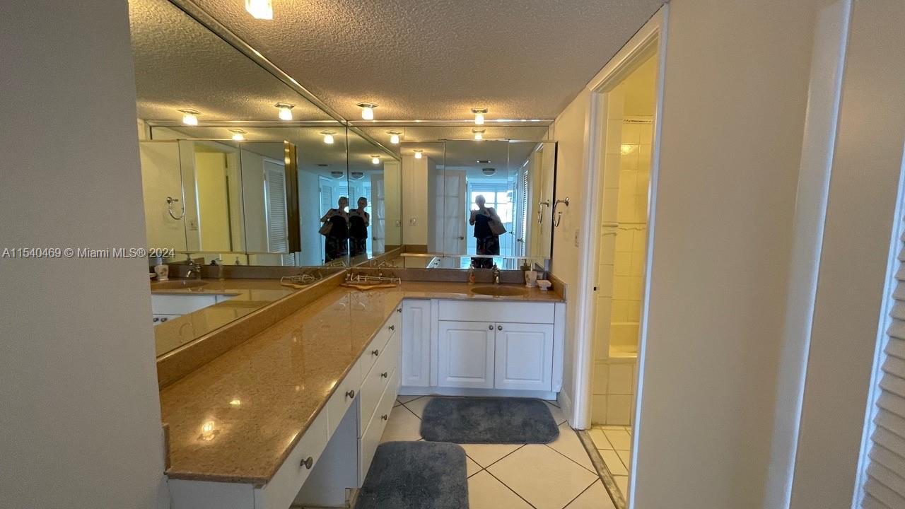 6039 Collins Ave 311, Miami Beach, Florida 33140, 2 Bedrooms Bedrooms, ,2 BathroomsBathrooms,Residentiallease,For Rent,6039 Collins Ave 311,A11540469