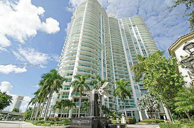 Great location! A few steps to Las Olas Blvd, restaurants, entertainment, shops and minutes away from Brightline Station, Beach and Airport. Beautiful unit 2 bed/2 bath. 5 star resort -style amenities including movie theater, business center, spa, gym, jacuzzi, sauna, pool, barbecue area, 24-hour valet service and security.