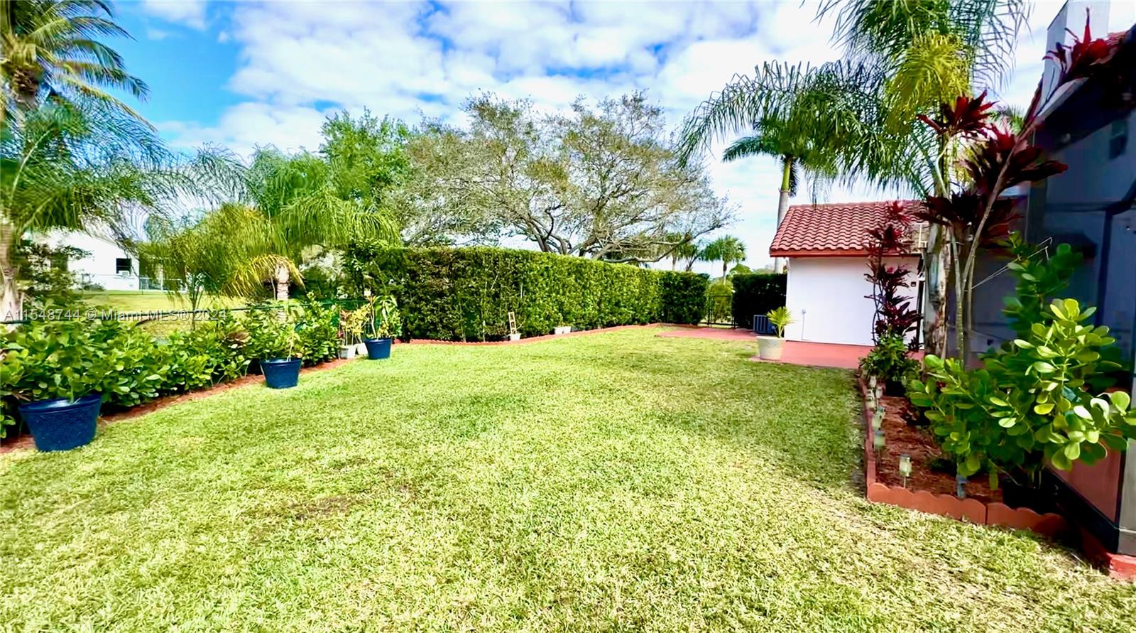 6101 Falconsgate Ave, Davie, FL, 33331 United States, 3 Bedrooms Bedrooms, ,2 BathroomsBathrooms,Residential,For Sale,Falconsgate Ave,A11548744