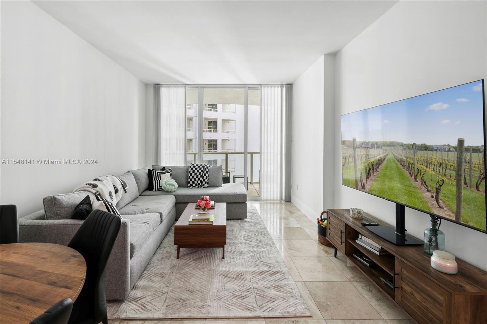 218 SE 14th St 1608, Miami, Florida 33131, 1 Bedroom Bedrooms, ,1 BathroomBathrooms,Residential,For Sale,218 SE 14th St 1608,A11548141