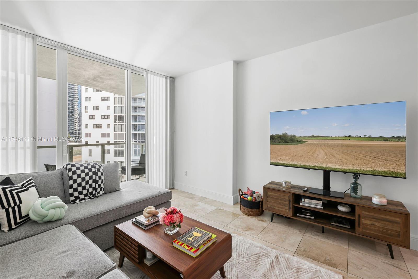 218 SE 14th St 1608, Miami, Florida 33131, 1 Bedroom Bedrooms, ,1 BathroomBathrooms,Residential,For Sale,218 SE 14th St 1608,A11548141