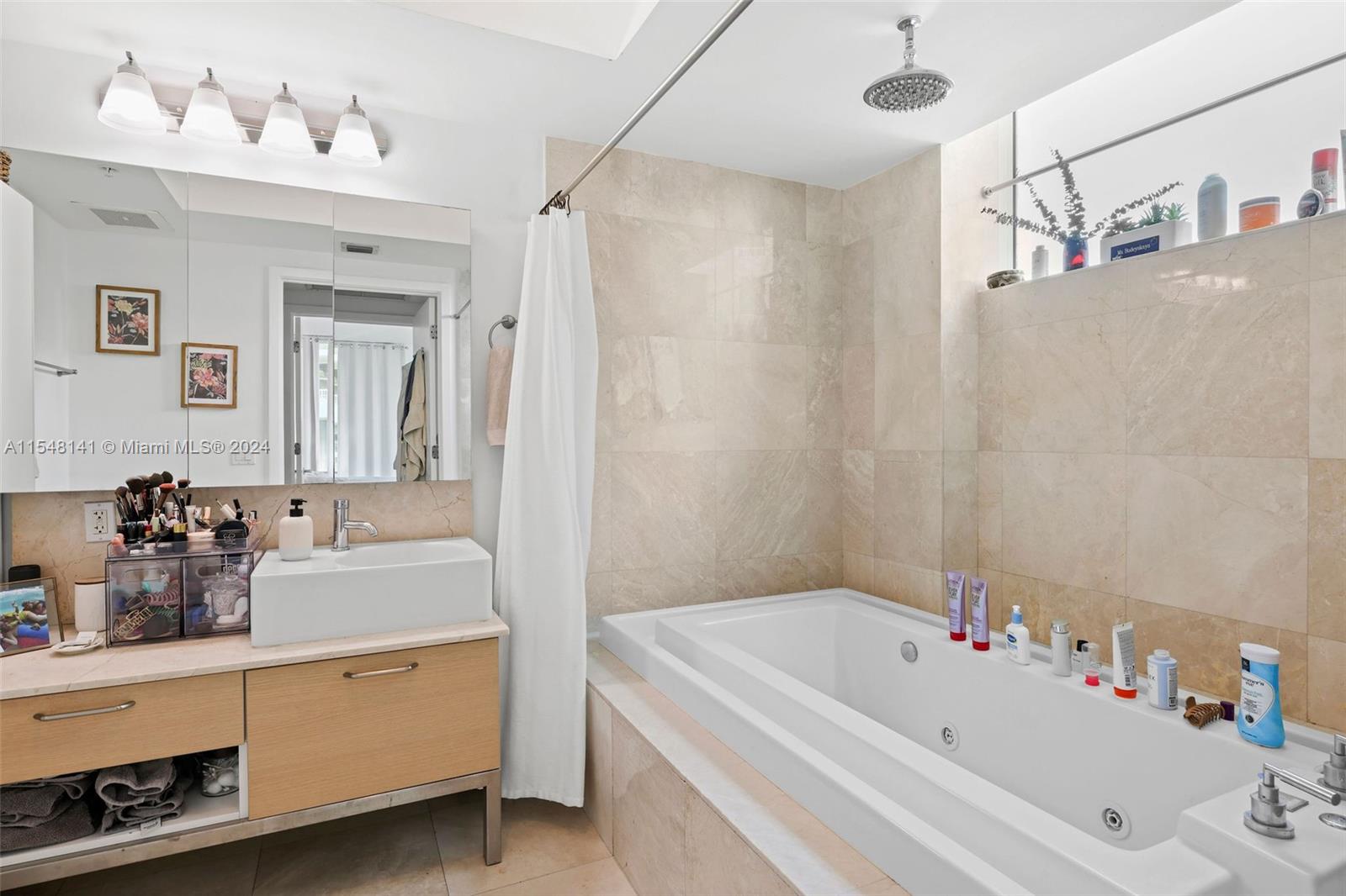 218 SE 14th St 1608, Miami, Florida 33131, 1 Bedroom Bedrooms, ,1 BathroomBathrooms,Residential,For Sale,218 SE 14th St 1608,A11548141