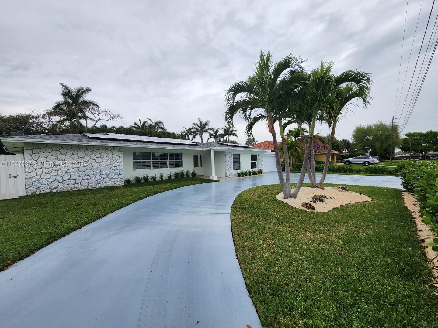 18055 Palm Point Dr., Jupiter, FL, 33458 United States, 4 Bedrooms Bedrooms, ,2 BathroomsBathrooms,Residential,For Sale,Palm Point Dr.,A11547587