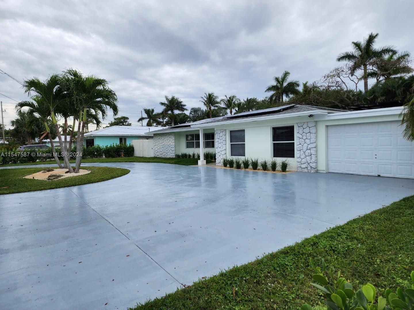 18055 Palm Point Dr., Jupiter, FL, 33458 United States, 4 Bedrooms Bedrooms, ,2 BathroomsBathrooms,Residential,For Sale,Palm Point Dr.,A11547587