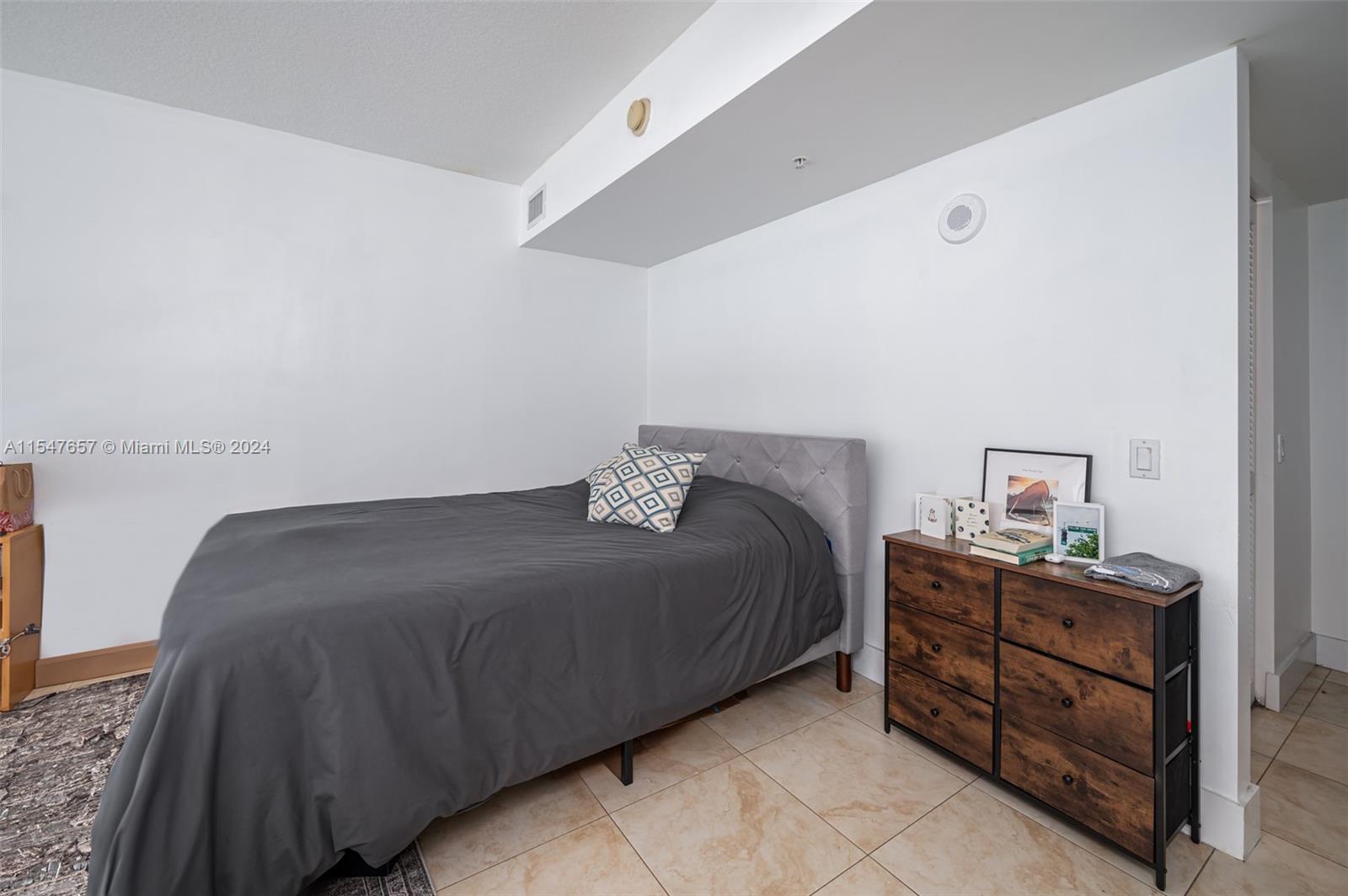 41 SE 5th St 1815, Miami, Florida 33131, 1 Bedroom Bedrooms, 1 Room Rooms,1 BathroomBathrooms,Residential,For Sale,41 SE 5th St 1815,A11547657