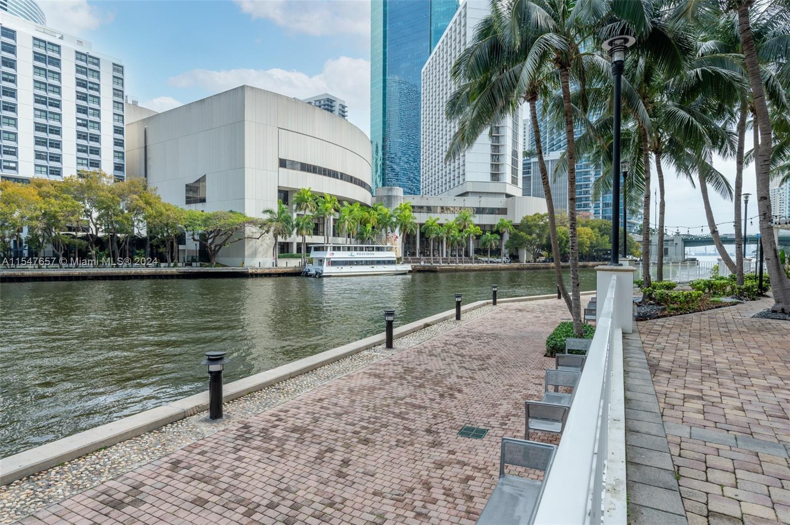 41 SE 5th St 1815, Miami, Florida 33131, 1 Bedroom Bedrooms, 1 Room Rooms,1 BathroomBathrooms,Residential,For Sale,41 SE 5th St 1815,A11547657