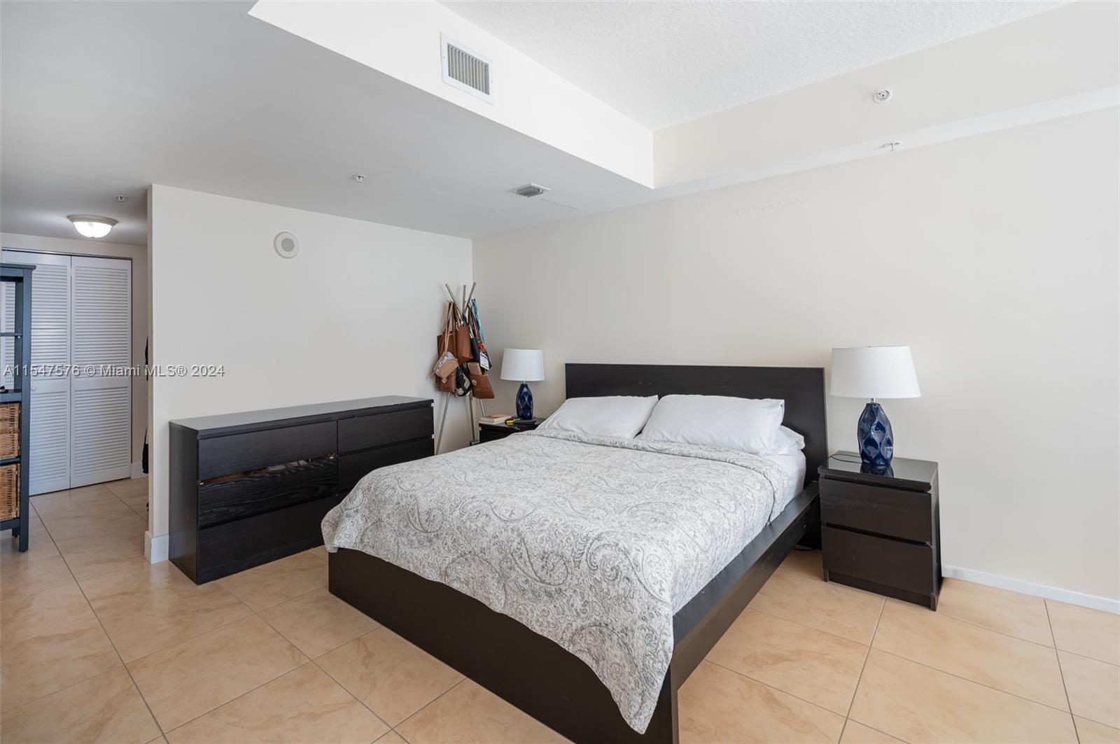 41 SE 5th St 2006, Miami, Florida 33131, 1 Bedroom Bedrooms, ,1 BathroomBathrooms,Residential,For Sale,41 SE 5th St 2006,A11547576