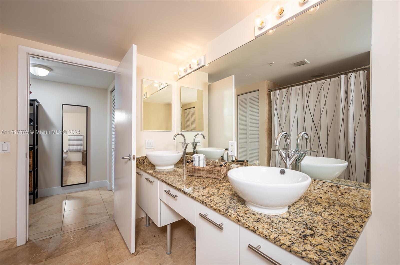 41 SE 5th St 2006, Miami, Florida 33131, 1 Bedroom Bedrooms, ,1 BathroomBathrooms,Residential,For Sale,41 SE 5th St 2006,A11547576