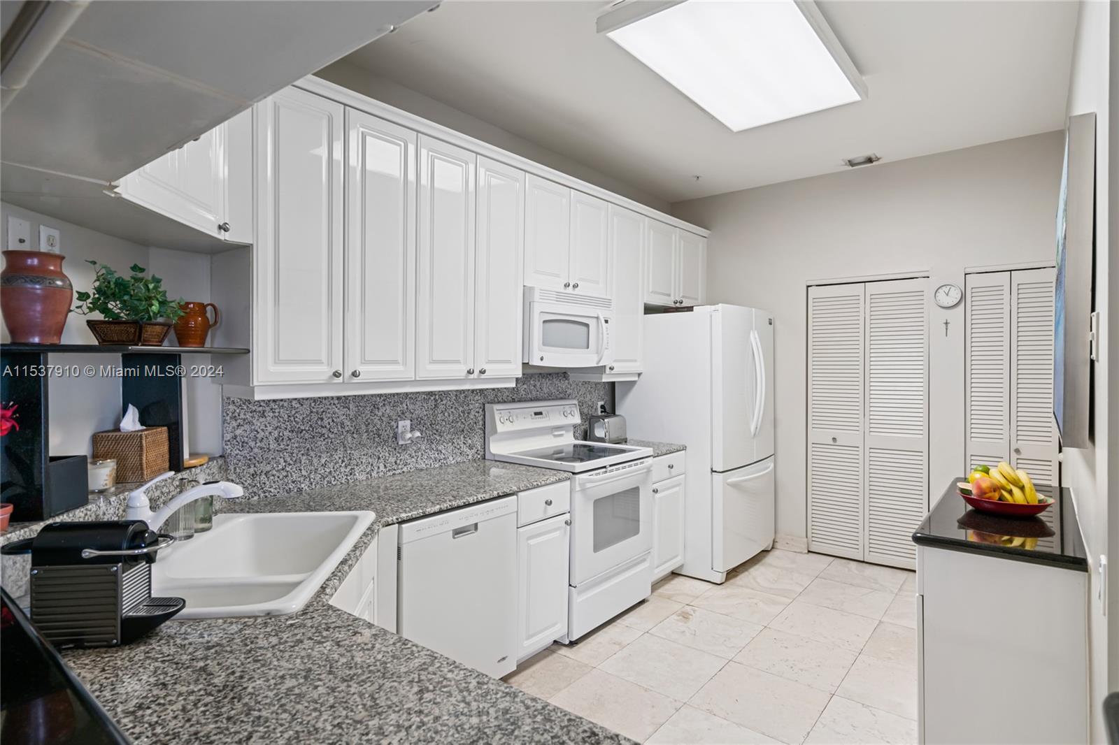 888 Brickell Key Dr 408, Miami, Florida 33131, 2 Bedrooms Bedrooms, ,2 BathroomsBathrooms,Residential,For Sale,888 Brickell Key Dr 408,A11537910