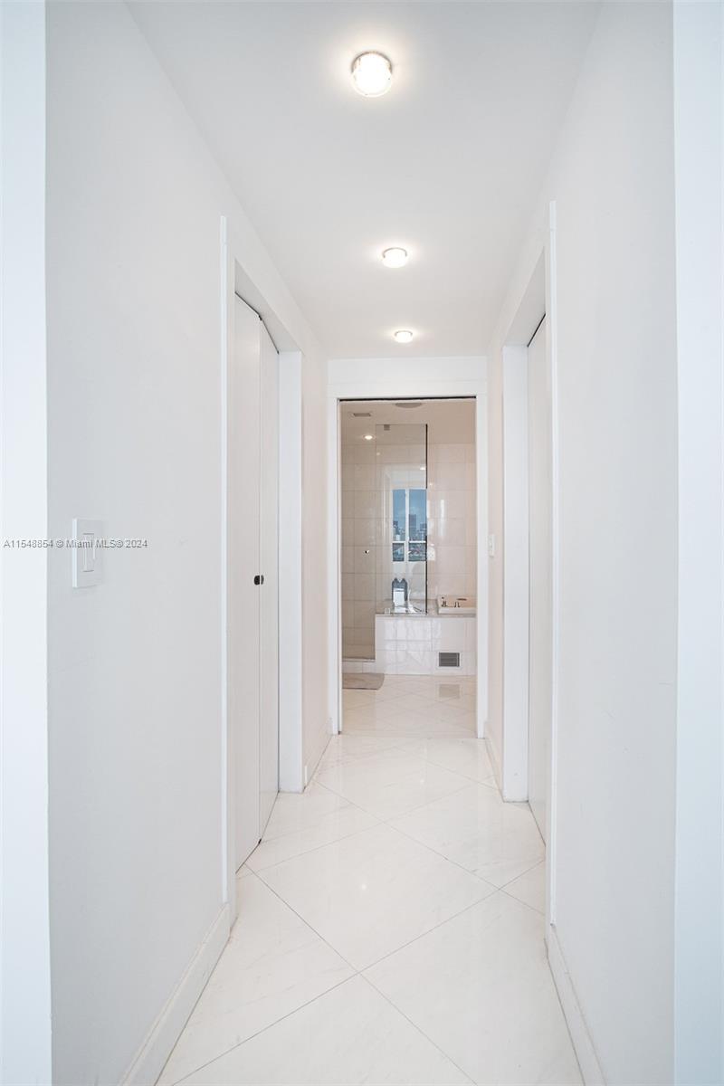 520 West Ave 2202, Miami Beach, Florida 33139, 2 Bedrooms Bedrooms, ,3 BathroomsBathrooms,Residentiallease,For Rent,520 West Ave 2202,A11548854