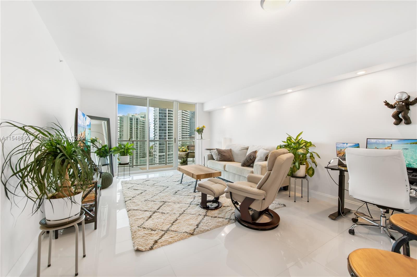 1155 Brickell Bay Dr, Miami, FL, 33131 United States, 1 Bedroom Bedrooms, ,1 BathroomBathrooms,Residential,For Sale,Brickell Bay Dr,A11548859