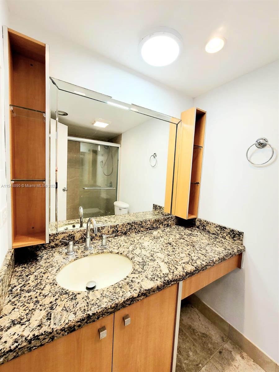 250 174th St, Sunny Isles Beach, FL, 33160 United States, 1 Bedroom Bedrooms, ,1 BathroomBathrooms,Residential,For Sale,174th St,A11548890