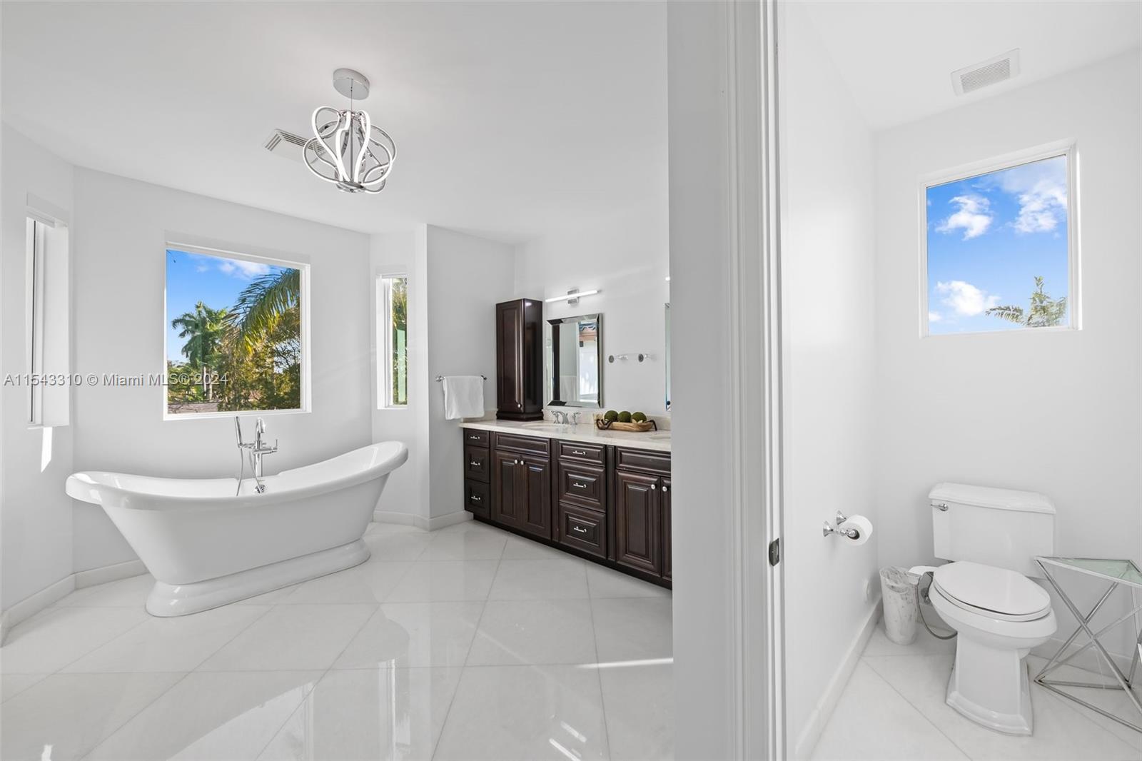 1333 Madison St, Hollywood, Florida 33019, 3 Bedrooms Bedrooms, ,2 BathroomsBathrooms,Residential,For Sale,1333 Madison St,A11543310