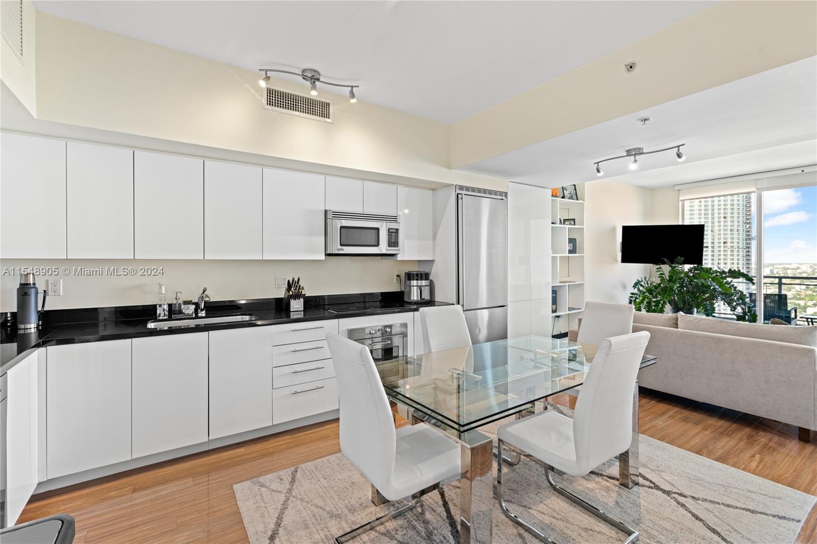 92 SW 3rd St 3409, Miami, Florida 33130, 1 Bedroom Bedrooms, ,1 BathroomBathrooms,Residential,For Sale,92 SW 3rd St 3409,A11548905