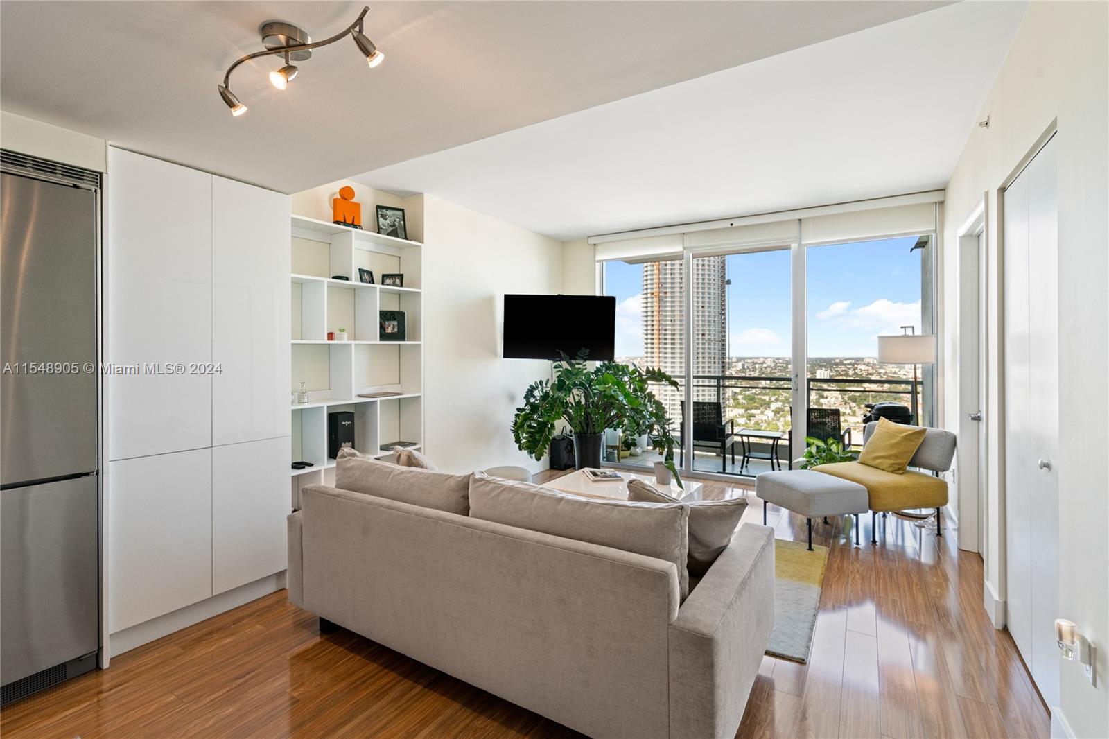 92 SW 3rd St 3409, Miami, Florida 33130, 1 Bedroom Bedrooms, ,1 BathroomBathrooms,Residential,For Sale,92 SW 3rd St 3409,A11548905