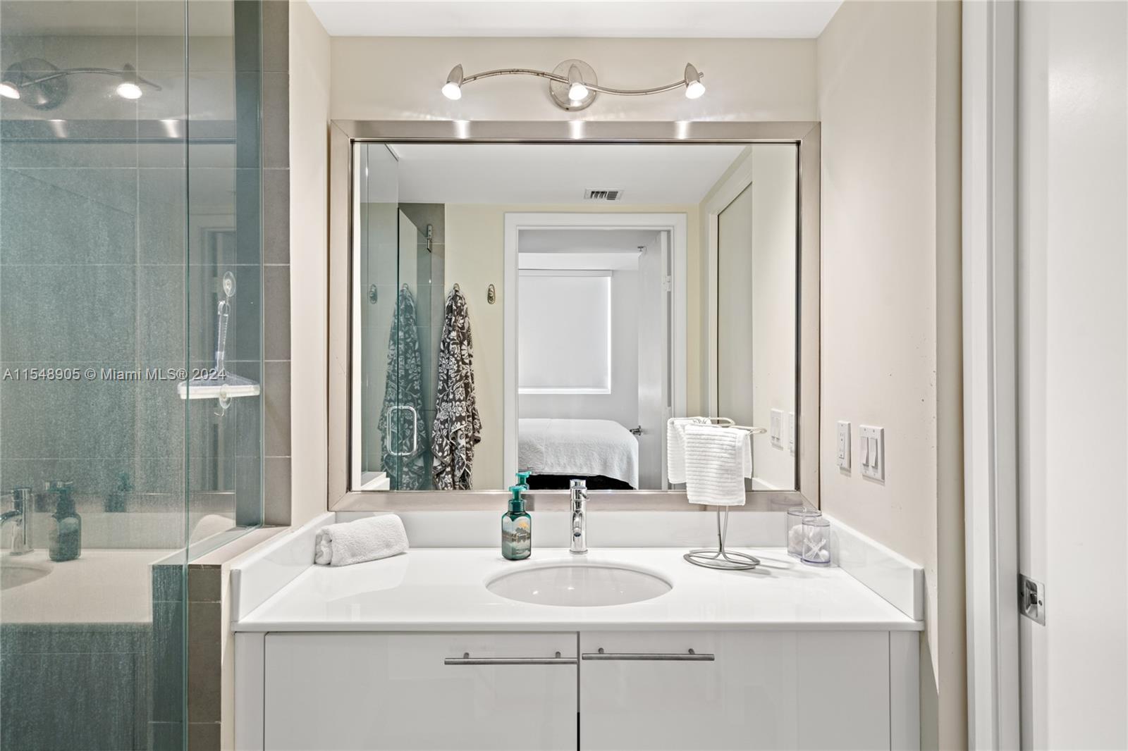 92 SW 3rd St 3409, Miami, Florida 33130, 1 Bedroom Bedrooms, ,1 BathroomBathrooms,Residential,For Sale,92 SW 3rd St 3409,A11548905