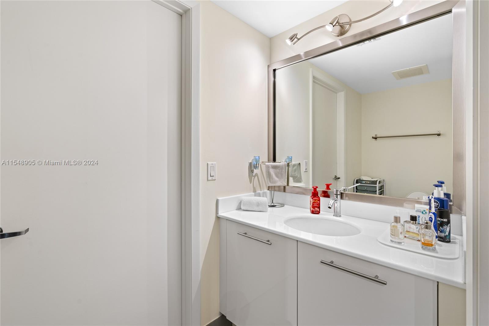 92 SW 3rd St 3409, Miami, Florida 33130, 1 Bedroom Bedrooms, ,1 BathroomBathrooms,Residential,For Sale,92 SW 3rd St 3409,A11548905