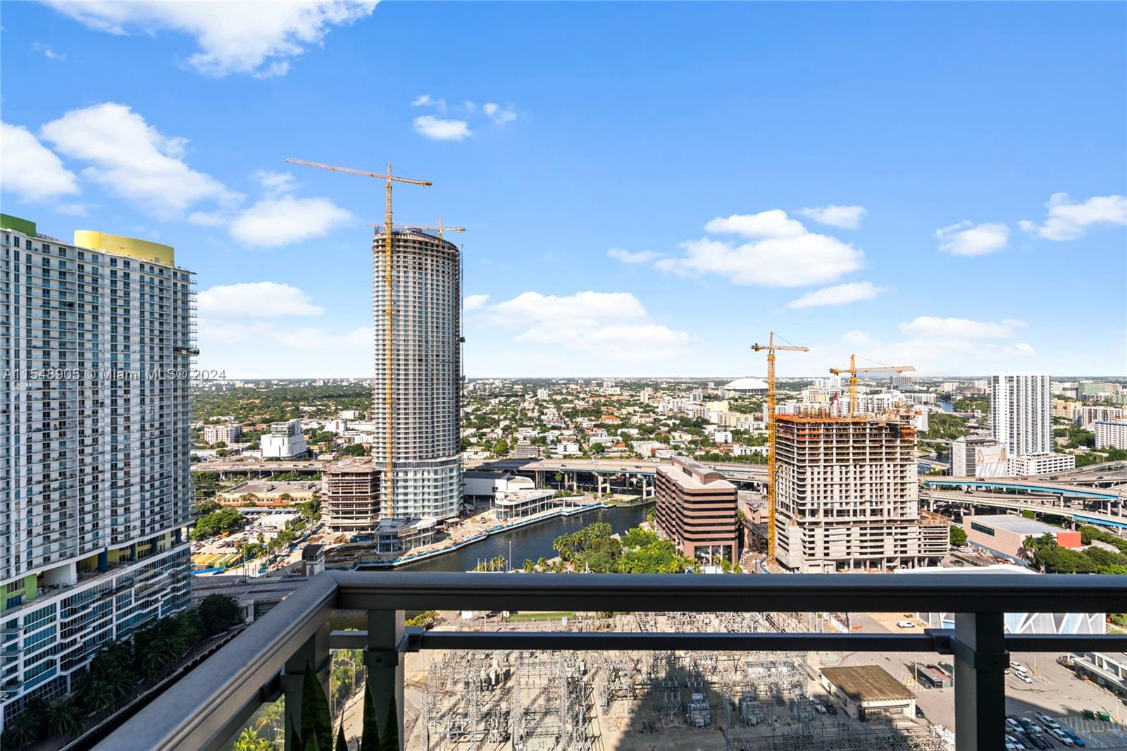 92 SW 3rd St 3409, Miami, Florida 33130, 1 Bedroom Bedrooms, ,1 BathroomBathrooms,Residential,For Sale,92 SW 3rd St 3409,A11548905