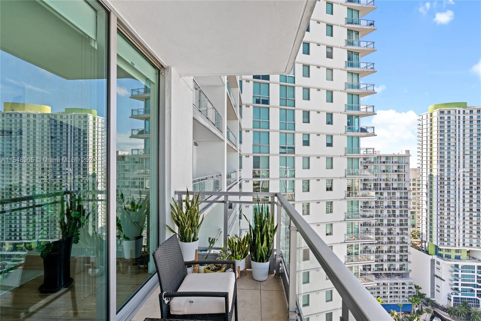92 SW 3rd St 3409, Miami, Florida 33130, 1 Bedroom Bedrooms, ,1 BathroomBathrooms,Residential,For Sale,92 SW 3rd St 3409,A11548905