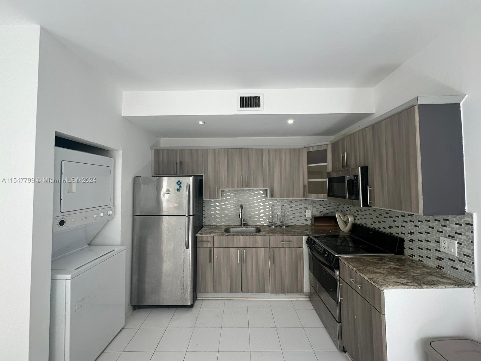 1008 Jefferson Ave 104, Miami Beach, Florida 33139, 2 Bedrooms Bedrooms, ,1 BathroomBathrooms,Residential,For Sale,1008 Jefferson Ave 104,A11547799