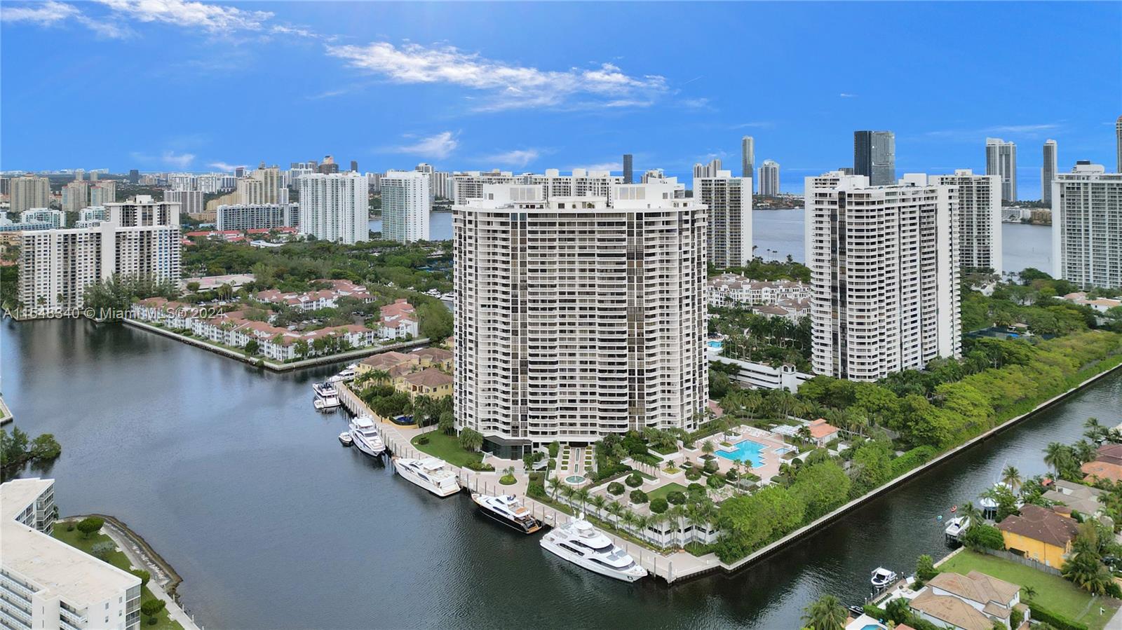 1000 Island Blvd, Aventura, FL, 33160 United States, 3 Bedrooms Bedrooms, ,2 BathroomsBathrooms,Residential,For Sale,Island Blvd,A11548340