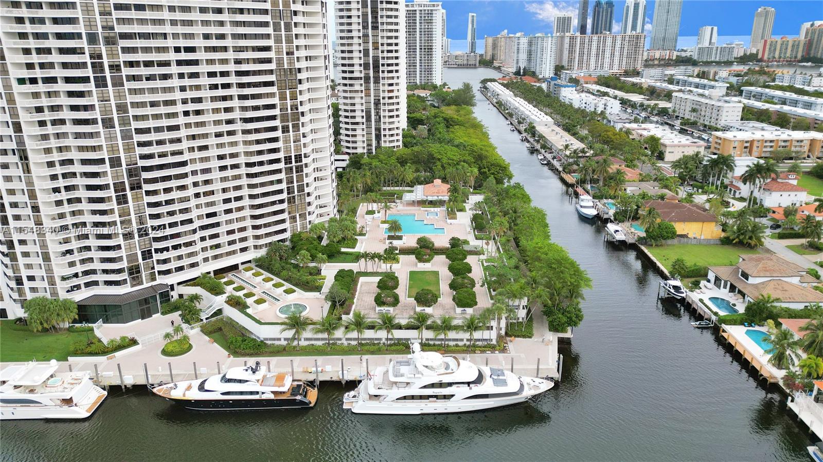 1000 Island Blvd, Aventura, FL, 33160 United States, 3 Bedrooms Bedrooms, ,2 BathroomsBathrooms,Residential,For Sale,Island Blvd,A11548340