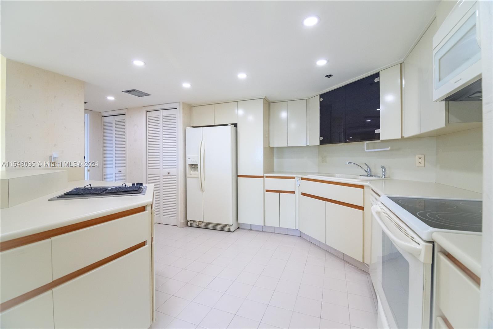 300 Three Islands Blvd 516, Hallandale Beach, Florida 33009, 2 Bedrooms Bedrooms, ,1 BathroomBathrooms,Residential,For Sale,300 Three Islands Blvd 516,A11548035