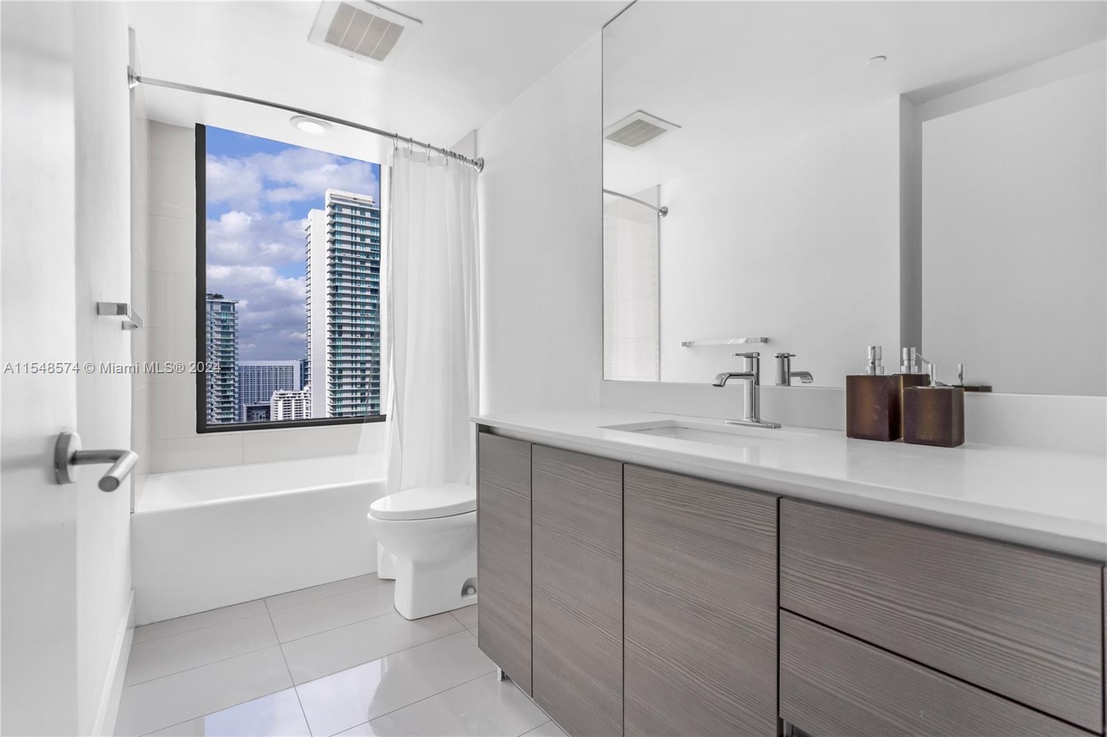 460 NE 28th St 3601, Miami, Florida 33137, 2 Bedrooms Bedrooms, ,2 BathroomsBathrooms,Residential,For Sale,460 NE 28th St 3601,A11548574