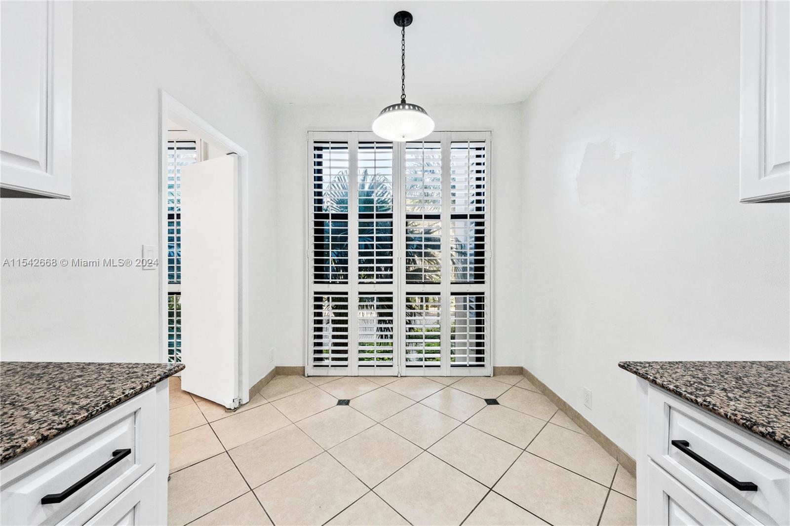 1121 Crandon Blvd, Key Biscayne, FL, 33149 United States, 2 Bedrooms Bedrooms, ,2 BathroomsBathrooms,Residential,For Sale,Crandon Blvd,A11542668