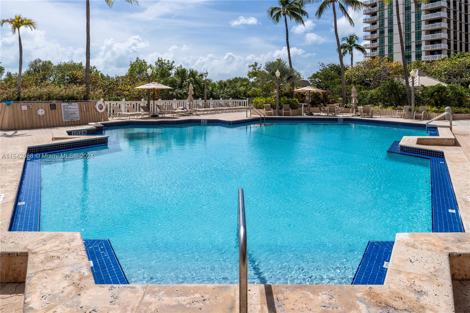 1121 Crandon Blvd E101, Key Biscayne, Florida 33149, 2 Bedrooms Bedrooms, ,2 BathroomsBathrooms,Residential,For Sale,1121 Crandon Blvd E101,A11542668
