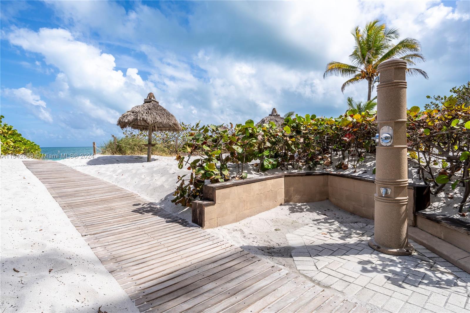1121 Crandon Blvd E101, Key Biscayne, Florida 33149, 2 Bedrooms Bedrooms, ,2 BathroomsBathrooms,Residential,For Sale,1121 Crandon Blvd E101,A11542668