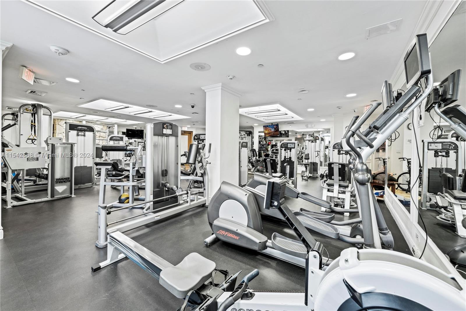 1121 Crandon Blvd E101, Key Biscayne, Florida 33149, 2 Bedrooms Bedrooms, ,2 BathroomsBathrooms,Residential,For Sale,1121 Crandon Blvd E101,A11542668