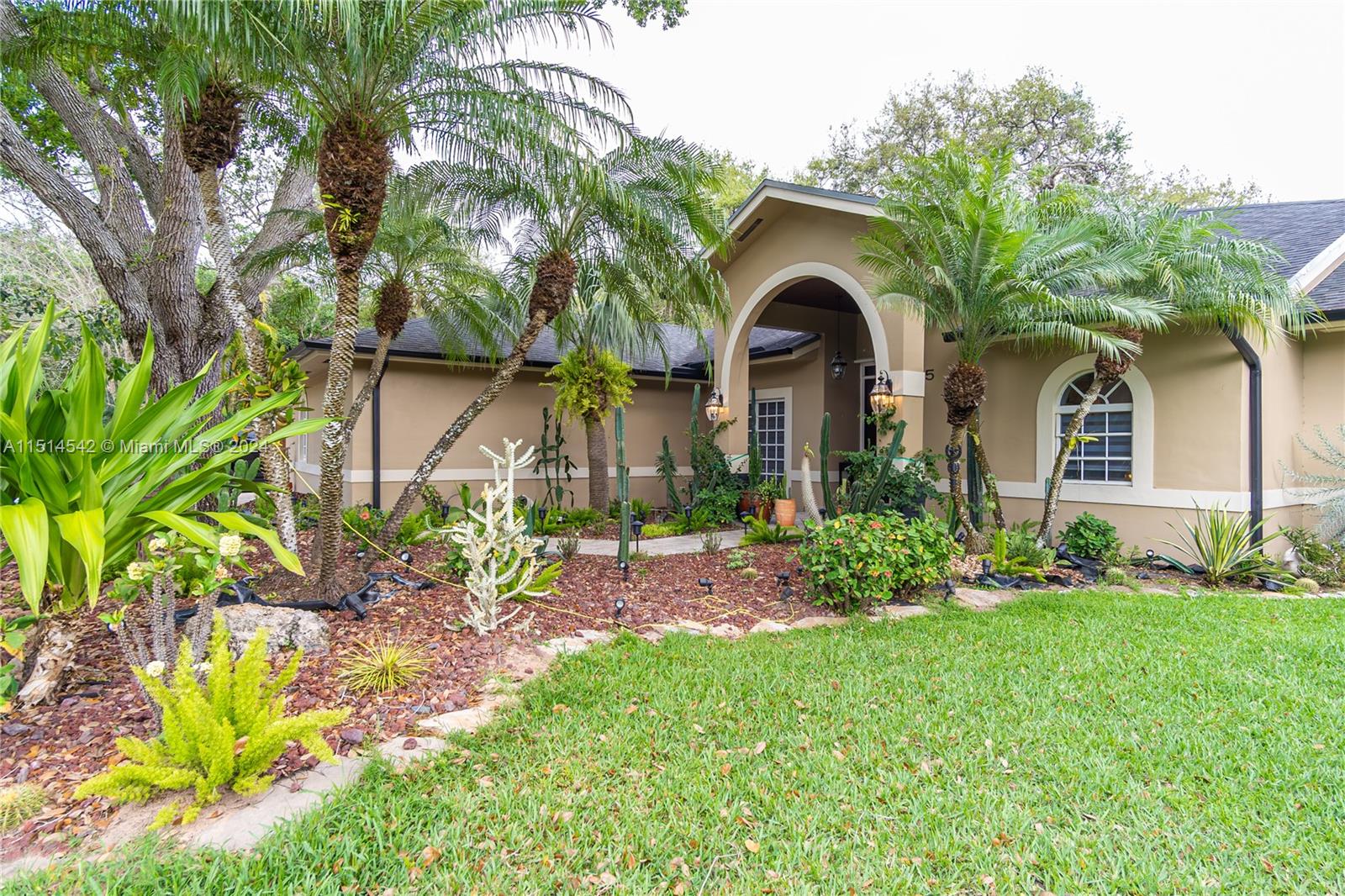 26605 SW 173rd Ct  For Sale A11514542, FL