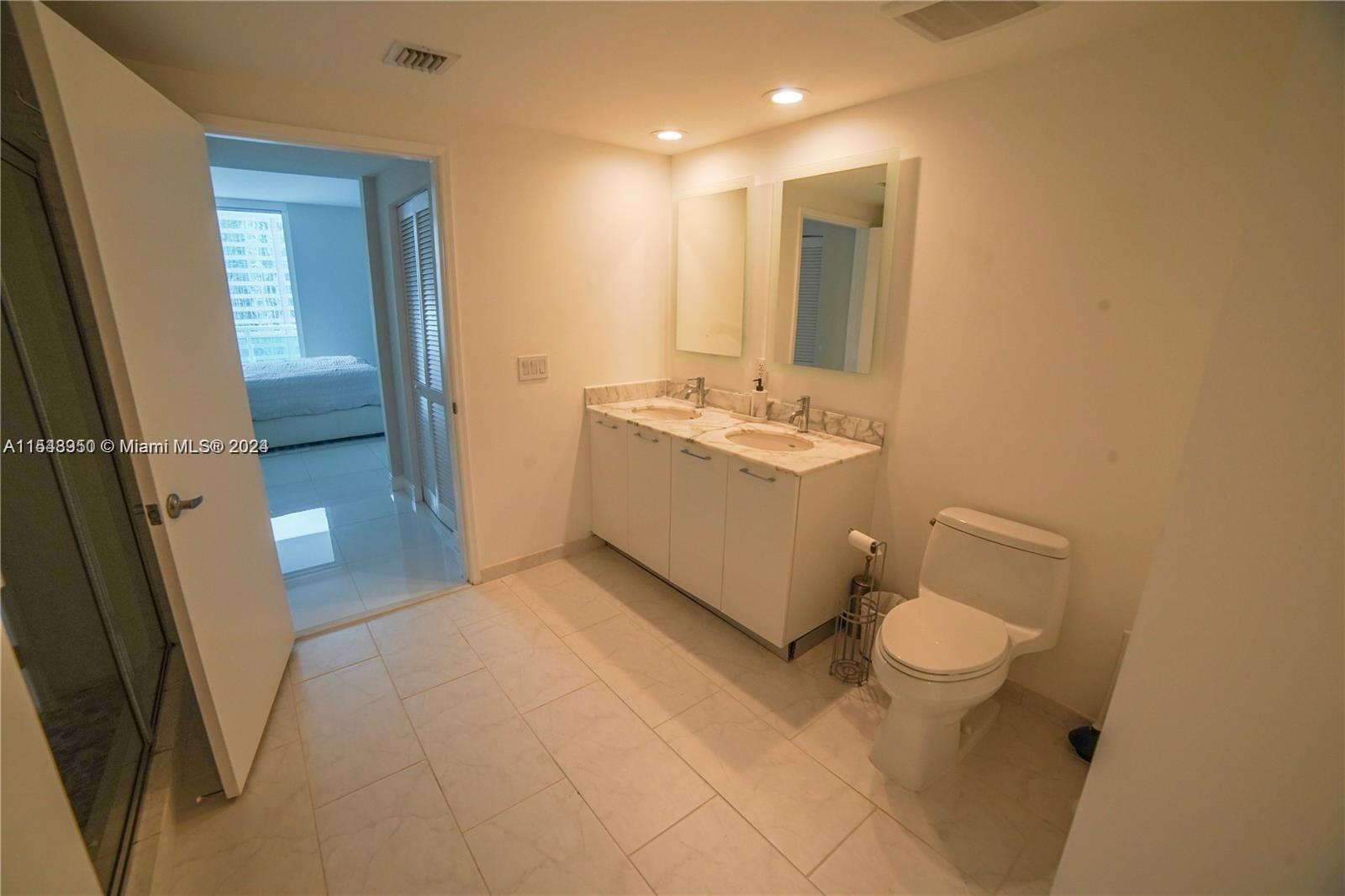 950 Brickell Bay Dr, Miami, FL, 33131 United States, 2 Bedrooms Bedrooms, ,2 BathroomsBathrooms,Residential,For Sale,Brickell Bay Dr,A11548950