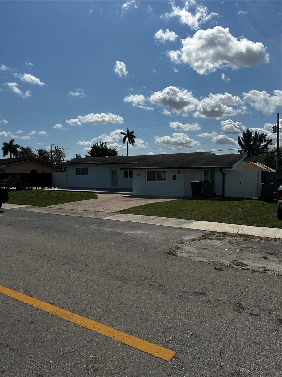 630 W 50th Pl  For Sale A11548433, FL
