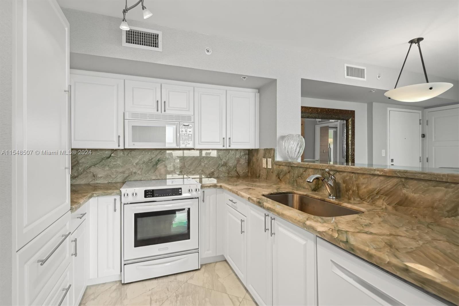 90 Alton Rd 2904, Miami Beach, Florida 33139, 2 Bedrooms Bedrooms, ,2 BathroomsBathrooms,Residential,For Sale,90 Alton Rd 2904,A11548507