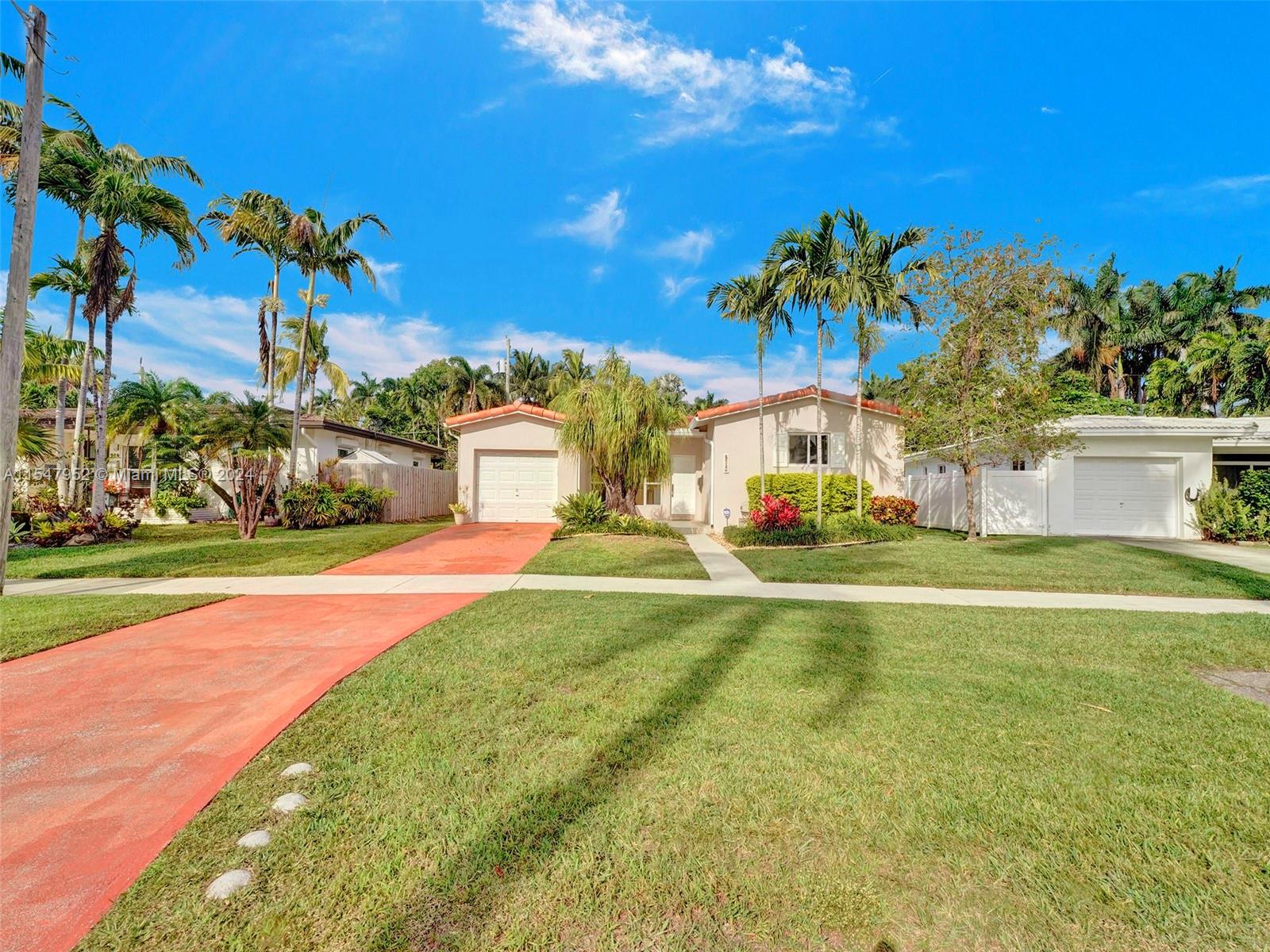 915 N 14th Ave  For Sale A11547952, FL