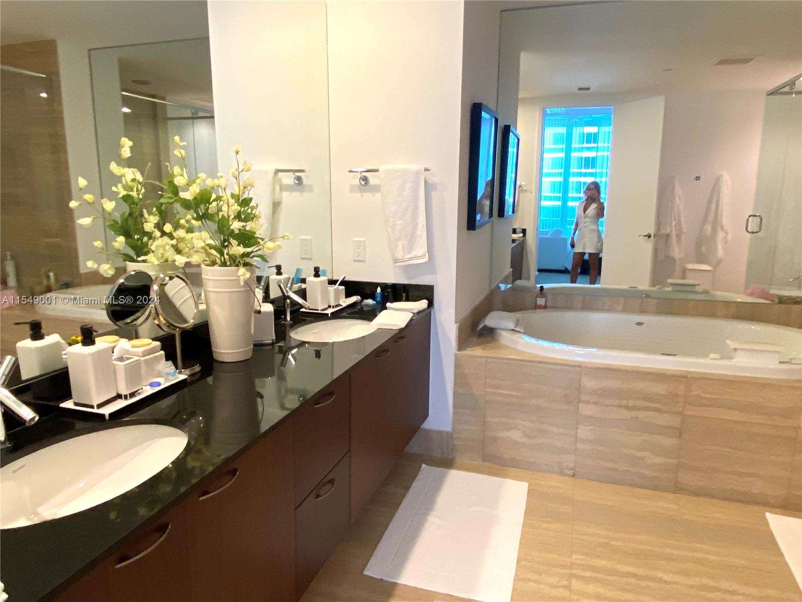 15811 Collins Ave, Sunny Isles Beach, FL, 33160 United States, 3 Bedrooms Bedrooms, ,3 BathroomsBathrooms,Residential,For Sale,Collins Ave,A11549001