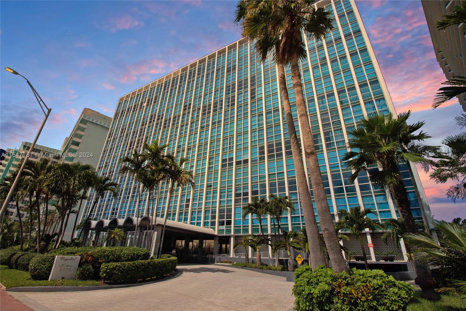 5055 Collins Ave 6A, Miami Beach, Florida 33140, 1 Bedroom Bedrooms, ,1 BathroomBathrooms,Residential,For Sale,5055 Collins Ave 6A,A11547767