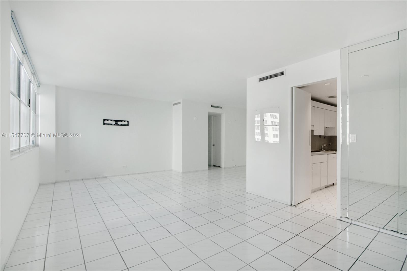 5055 Collins Ave 6A, Miami Beach, Florida 33140, 1 Bedroom Bedrooms, ,1 BathroomBathrooms,Residential,For Sale,5055 Collins Ave 6A,A11547767